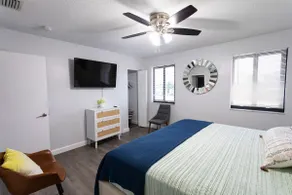 2 BDRM Townhouse Spacious & Stylish 2 Stories NEW! - Image 5
