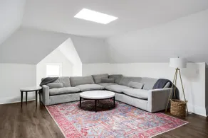 Luxury 2-Story Clifton Duplex | 2 KingBeds (Unit2) - Image 4