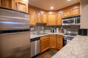 1072 | King Villa w/ Kitchen | Near Park City - Image 3