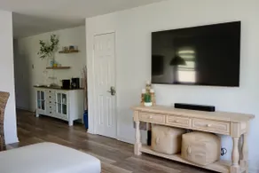 Modern Condo steps to the Beach - Image 5