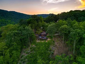 Cozy Luxury Cottage with Stunning View - Image 3