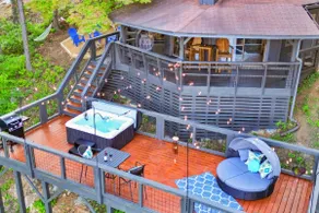 Cozy Luxury Cottage with Stunning View - Image 5