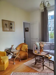 House with vintage decor - Image 2