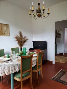 House with vintage decor - Image 3
