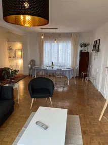 Cheerful townhouse with free parking - Image 5