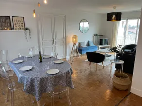 Cheerful townhouse with free parking - Image 4