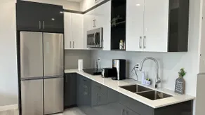 Modern Studio Apartment near Downtown - Image 2