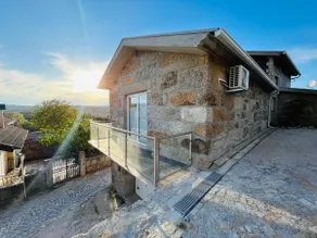 Casa do Penedo Bigorne (Bigorne Rock House) - Image 2