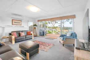 Mandalay Beach House on Pipe Clay Lagoon - Image 3