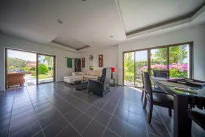 Le Corbusier Style Villa In Green Neighbourhood with Pool - Image 2