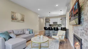 Chic and Charming Apt in Downtown Allentown 2B2B - Image 3