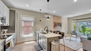 Chic and Charming Apt in Downtown Allentown 2B2B - Image 2