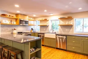 Maple Ridge Modern Rustic Retreat - Image 3