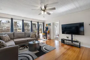 Game Themed, walking distance to BB tourney! - Image 2