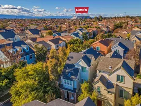 $1.8M Luxe MeiCasa | 5min Levi | EV | Massage Beds - Image 2