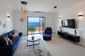 Apartment in villa with panoramic view of the sea - Image 4