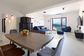 Apartment in villa with panoramic view of the sea - Image 3