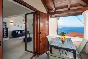 Apartment in villa with panoramic view of the sea - Image 2