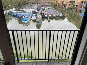 Stylish waterside apartment - Free Parking - Top - Image 2