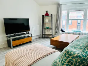 Smart Central Woking 1 Bedroom Apartment - Image 2