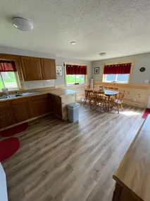 Country Creek Cabin Located in the valley - Image 2