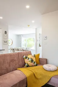 Newly renovated house downtown with harbor view - Image 1
