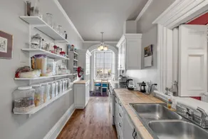 Georgian Home in Old Town (1600 sf) - Image 5
