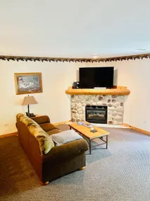 Cozy Cabin in North Utica - Image 4