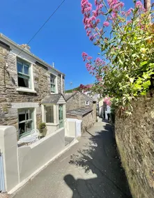 Enchanting Harbourside Cottage with Panoramic Views - Image 4