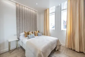 City Centre Balcony Apartment, Incredible Location - Image 2