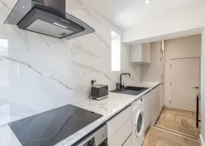 City Centre Balcony Apartment, Incredible Location - Image 4