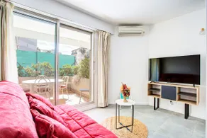 Nice 2 bedroom with terrace - Image 2