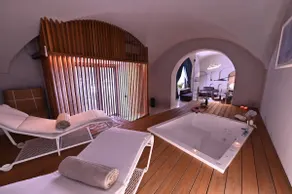 Suite in the historic center with private spa - Image 5
