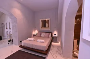 Suite in the historic center with private spa - Image 2