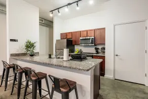 *Zen Garden KING SUITE downtown + POOL & GYM* - Image 3