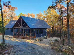 Luxury Cabin adjoining Robber's Cave State Park - Image 3
