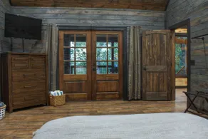 Luxury Cabin adjoining Robber's Cave State Park - Image 4