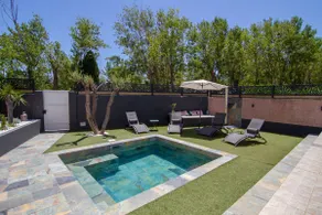 Large luxury villa with heated pool near the beach - Image 4