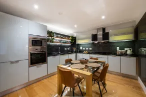London Nino Apartments - Image 3