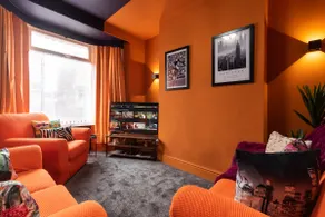 Ephphatha 4 Beds Central A63 3 Bedrms Free Wifi - Close to HRI and MKM Stadium - Image 2