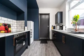 Ephphatha 4 Beds Central A63 3 Bedrms Free Wifi - Close to HRI and MKM Stadium - Image 5