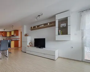 Hilltop Haven Apartment - Image 2