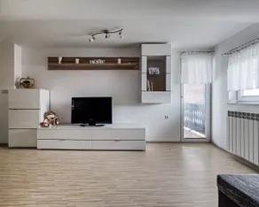 Hilltop Haven Apartment - Image 5
