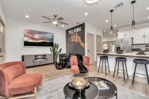 Themed Unit 4BD 3BA Near NRG HOU Med Center S - Image 3