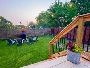 Location! Hot tub, comfy beds, walk to Main St. - Image 3