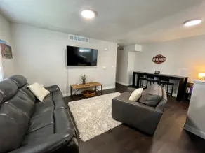 Four Bedroom townhouse near ISU - Image 4