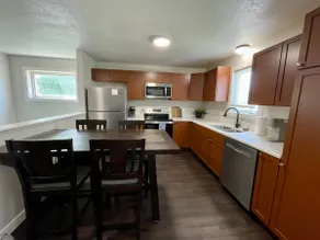 Four Bedroom townhouse near ISU - Image 3