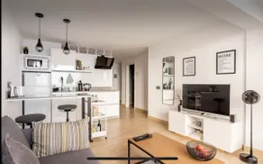 Modern apartment with ocean views - Image 2