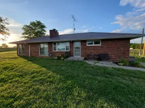 Cozy Farmhouse - Image 2