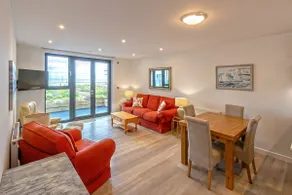The Sail | Sea View |Ground Flr |Sleeps 4| Parking - Image 2